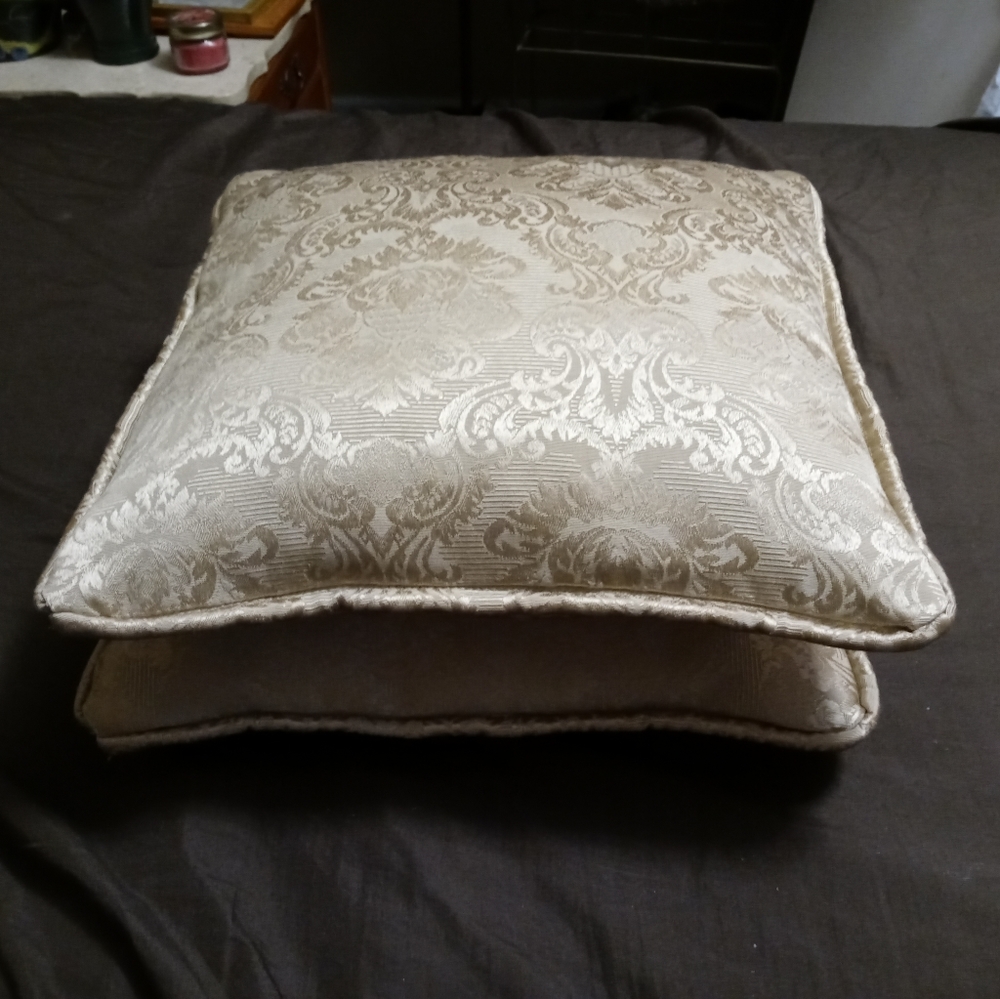 🏫 3 DESIGNER GOLD PRINT PILLOWS🌅🏝 - Picture 2 of 10